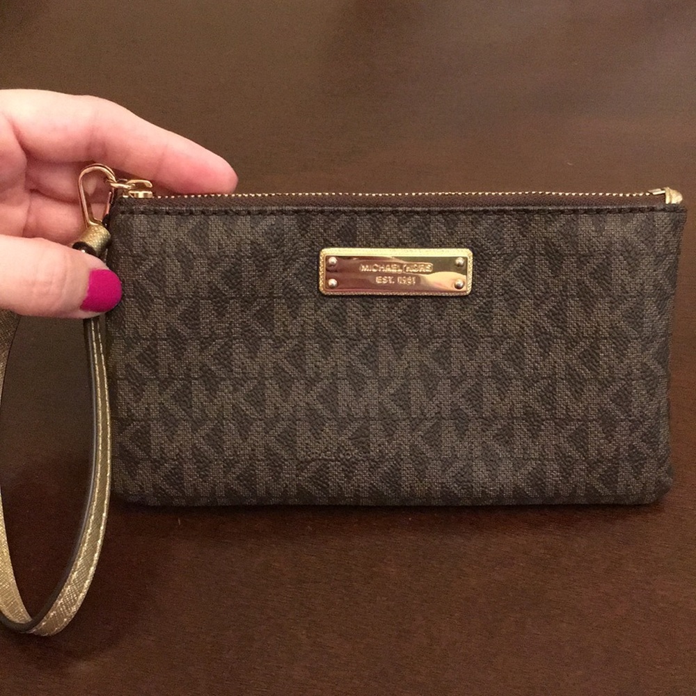 Michael Kors Wristlet- Jet Set Medium